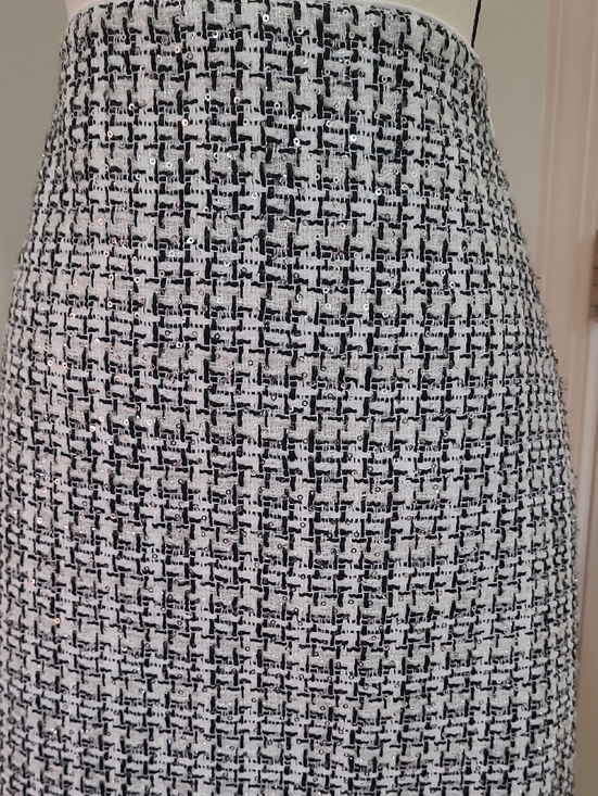 LOFT Dresses & Skirts - Loft Classic Black & White Tweed Sequin Pencil Skirt